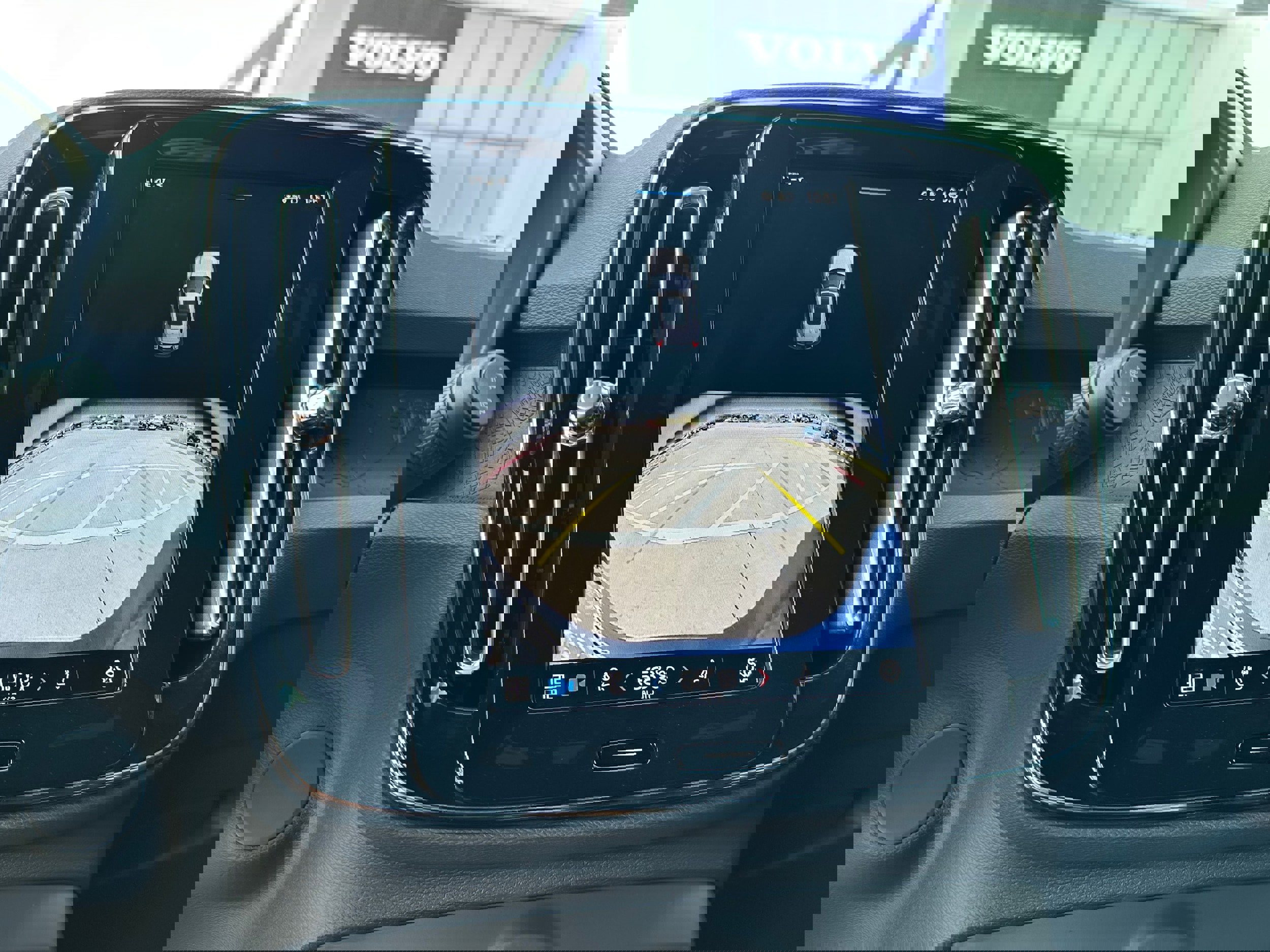 Used 2025 Volvo EX40 Core image 22