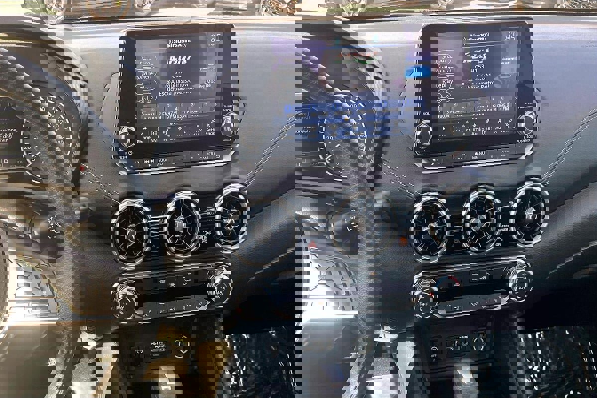 Used 2024 Nissan Sentra SV image 6