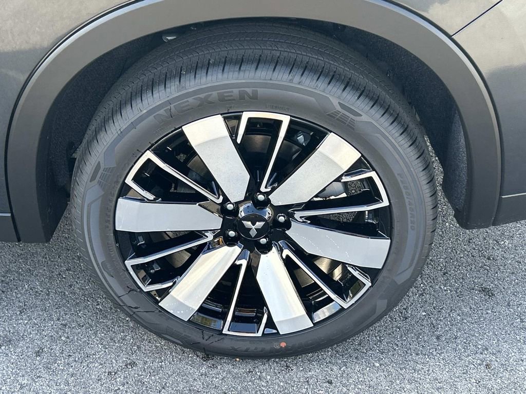 New 2025 Mitsubishi Outlander SE image 13