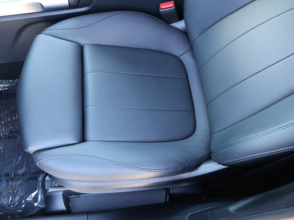 Used 2025 Mercedes-Benz GLB 250 w/ Driver Assistance Package image 30