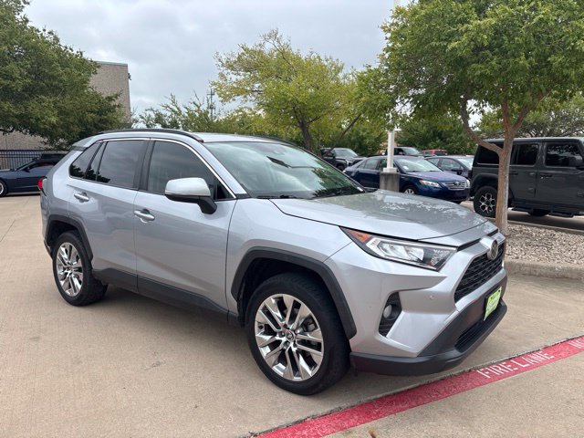 Used 2020 Toyota RAV4 XLE Premium FWD image 3