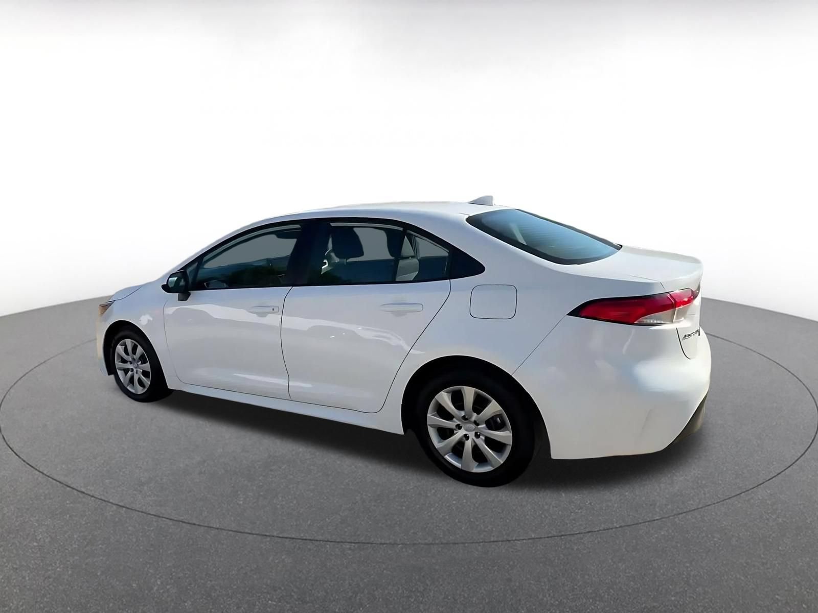 Used 2025 Toyota Corolla LE FWD image 9