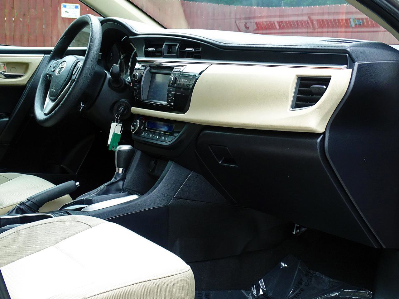 Used 2014 Toyota Corolla LE FWD image 39