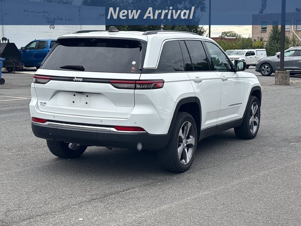 Used 2023 Jeep Grand Cherokee 4WD 4xe w/ Luxury Tech Group II image 3