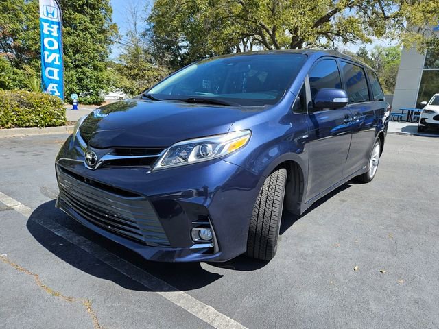 Used 2018 Toyota Sienna Limited Premium image 2