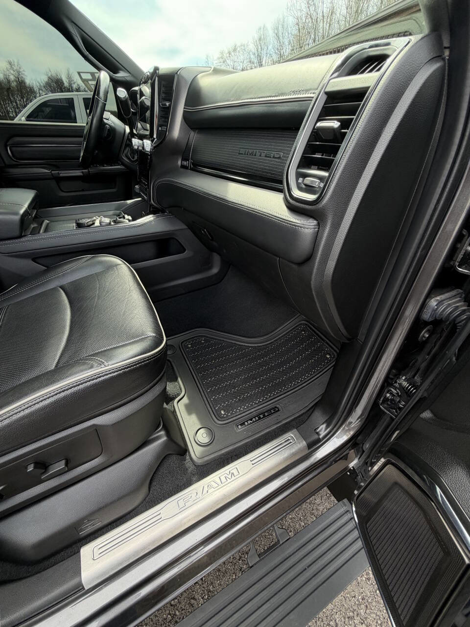 Used 2022 RAM 3500 Limited image 41