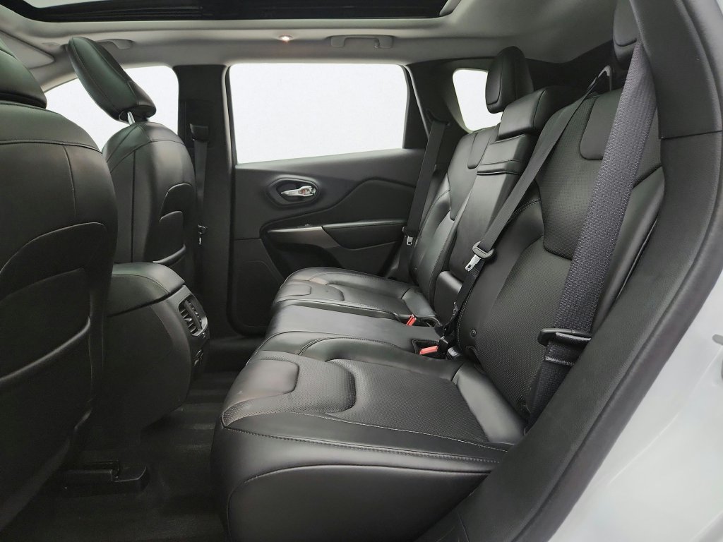 Used 2019 Jeep Cherokee Limited AWD/4WD image 30