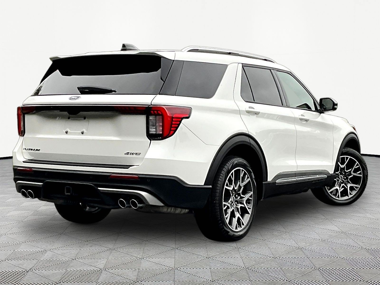 Used 2025 Ford Explorer Platinum w/ Ultimate Package AWD/4WD image 6