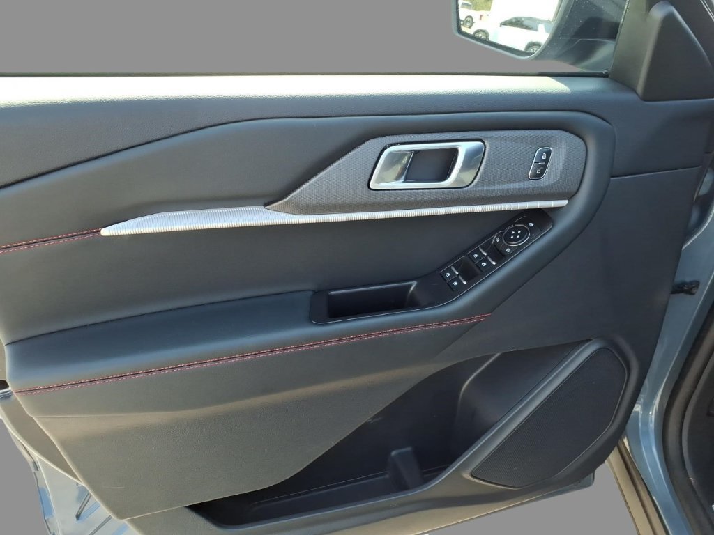 Certified 2025 Ford Explorer ST-Line AWD/4WD image 18