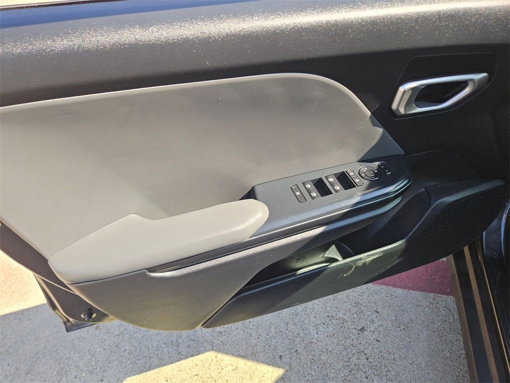 Used 2025 Kia K4 LXS image 13