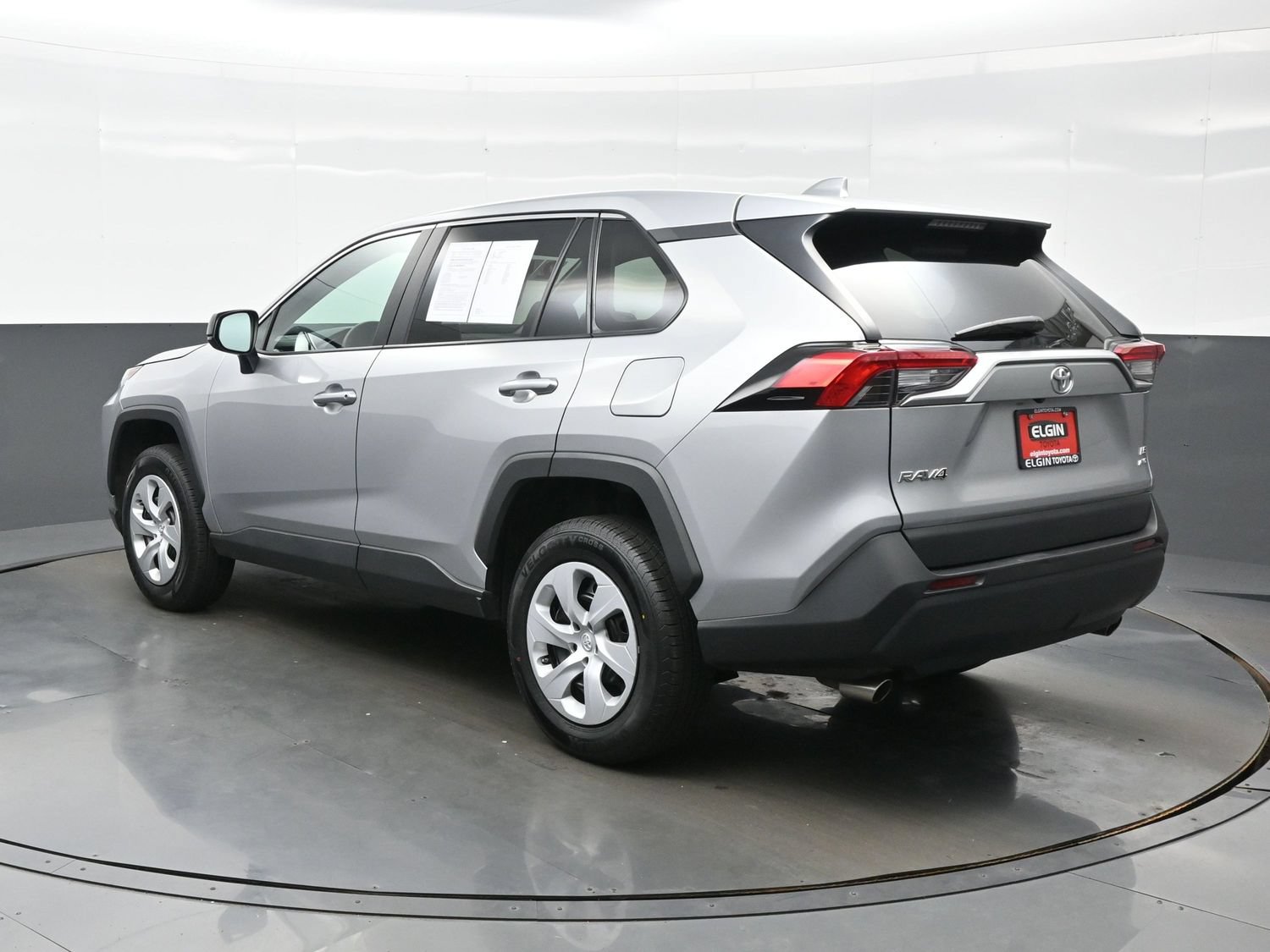 Used 2024 Toyota RAV4 LE AWD/4WD image 4