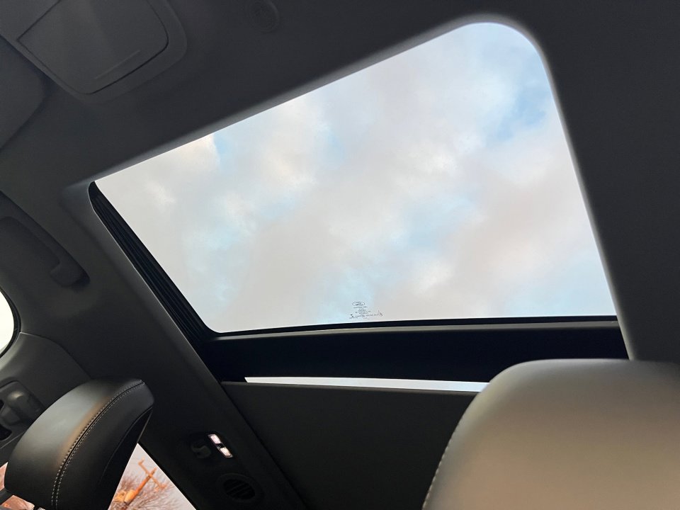 Used 2022 Ford Explorer XLT w/ Equipment Group 202A image 25