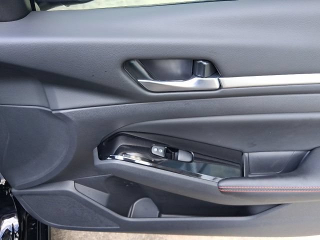 Used 2025 Nissan Altima 2.5 SR FWD image 19