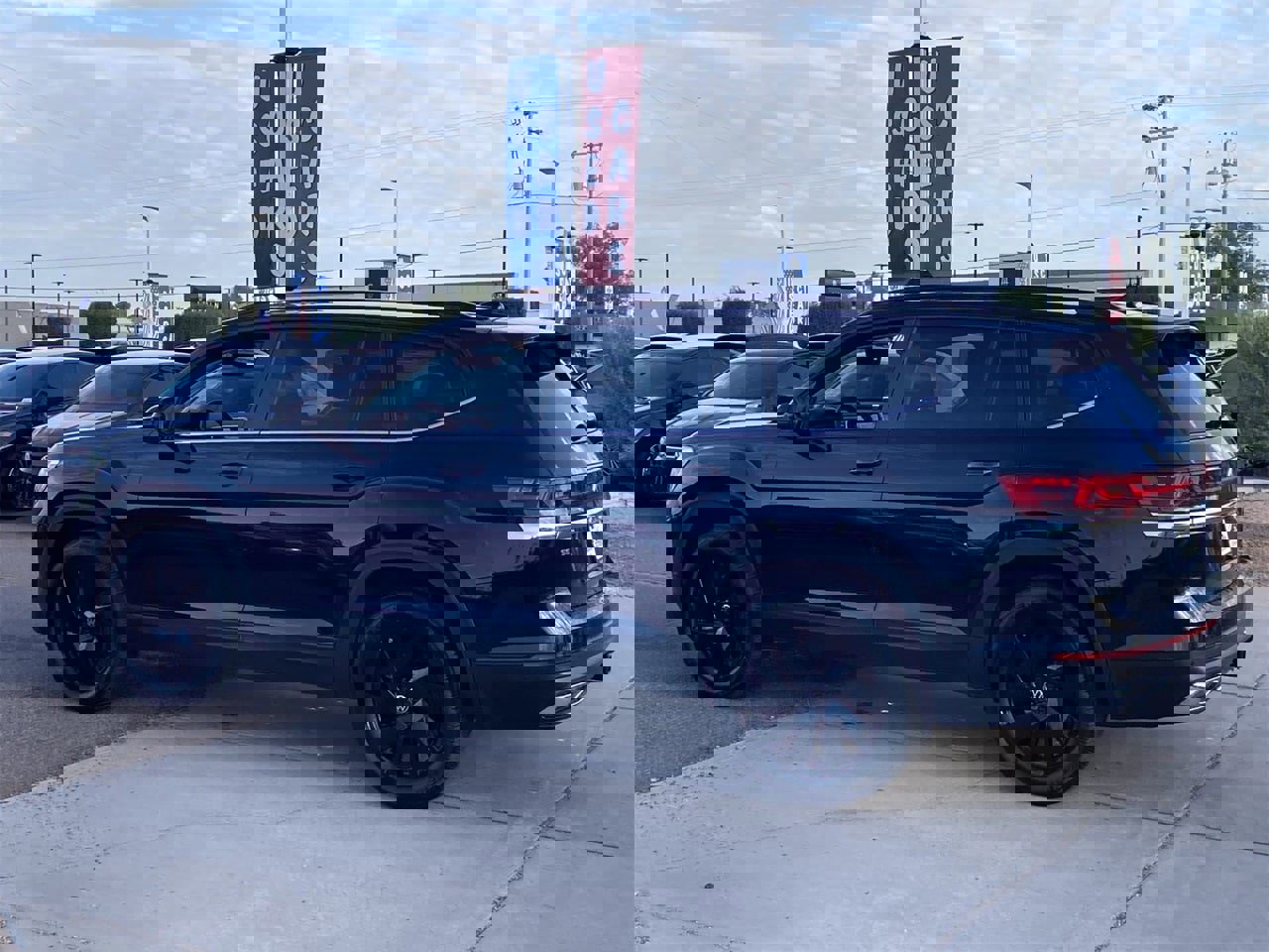 New 2026 Volkswagen Atlas SE image 4