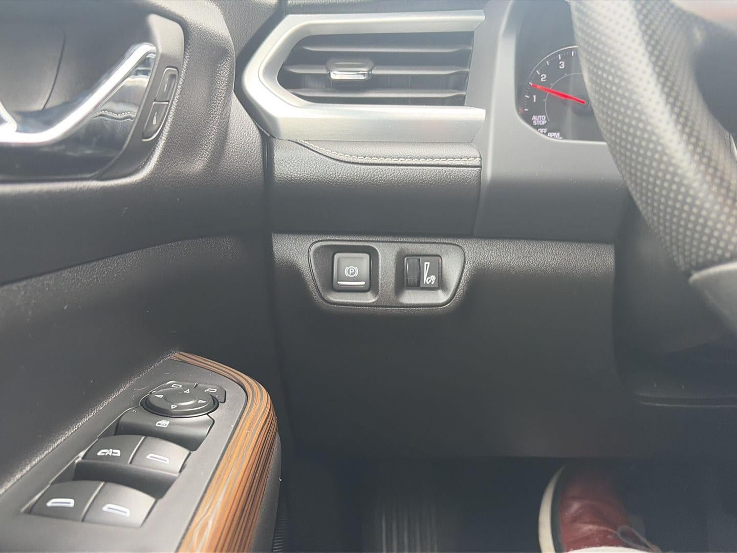 Used 2023 GMC Acadia SLE AWD/4WD image 16