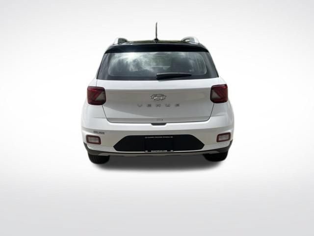 Used 2026 Hyundai Venue SEL FWD image 4
