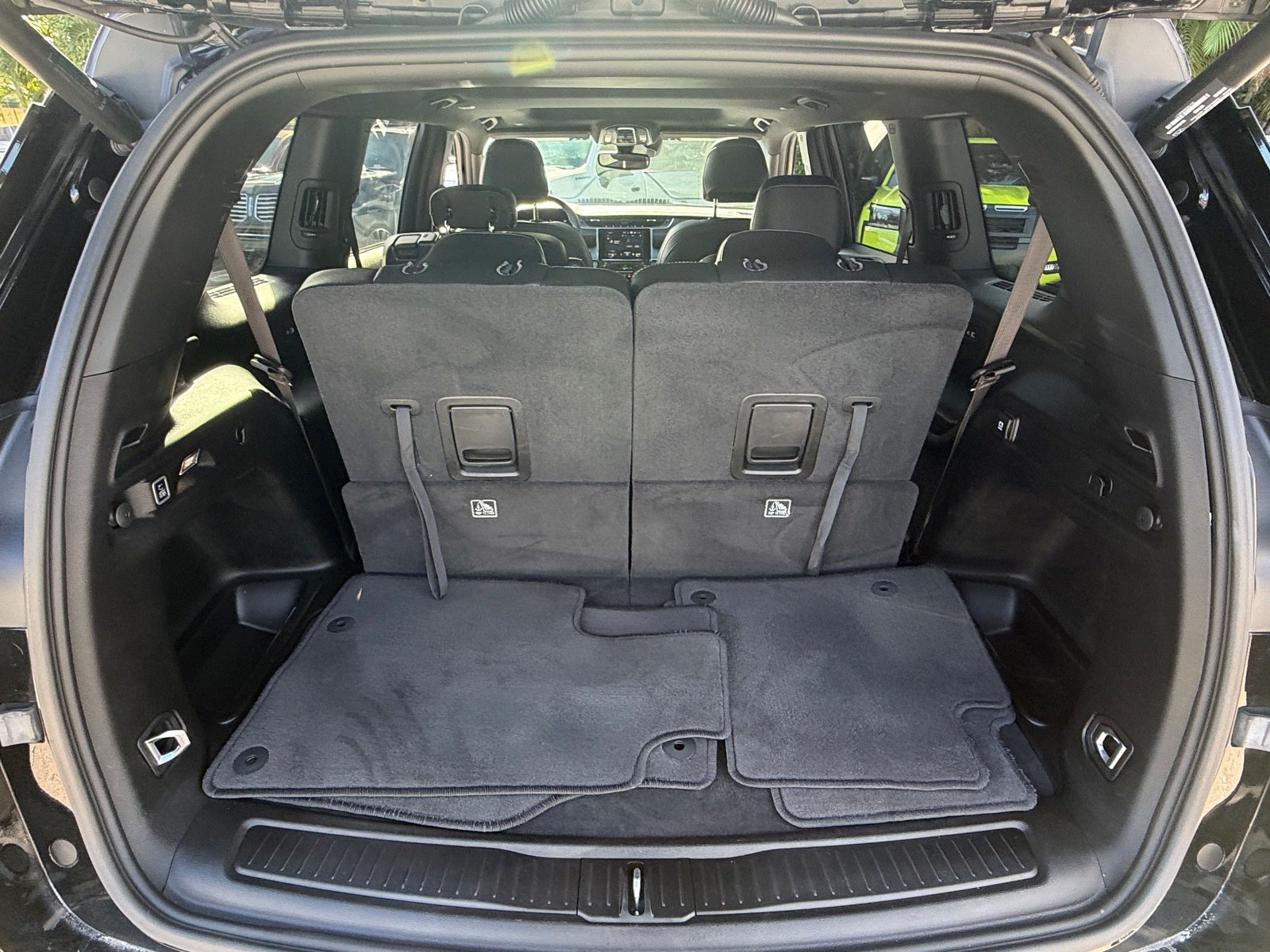 Used 2023 Jeep Grand Cherokee L Laredo RWD image 15