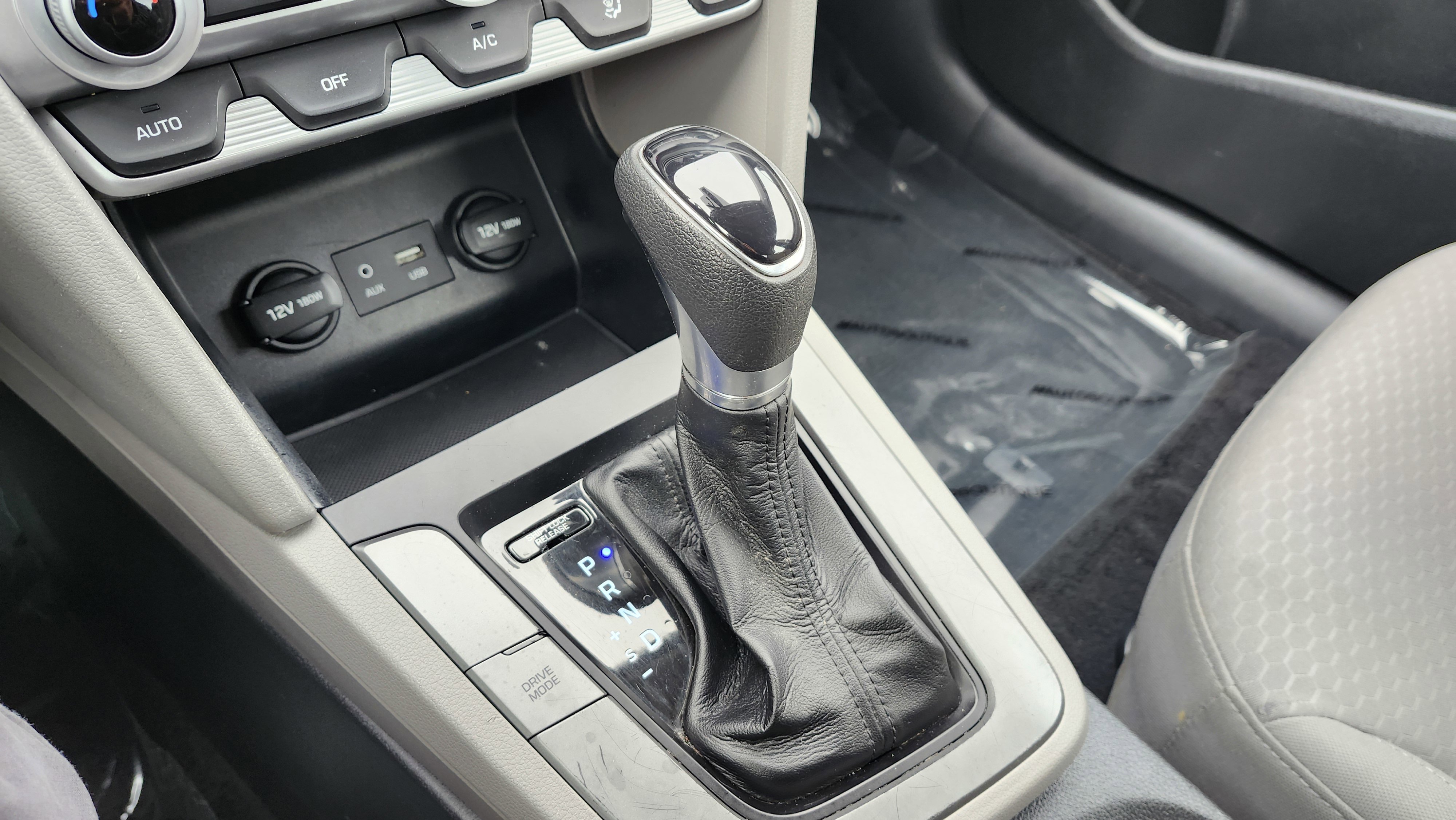 Used 2020 Hyundai Elantra SEL image 28