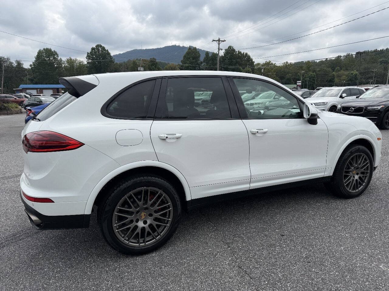 Used 2017 Porsche Cayenne Platinum Edition AWD/4WD image 6