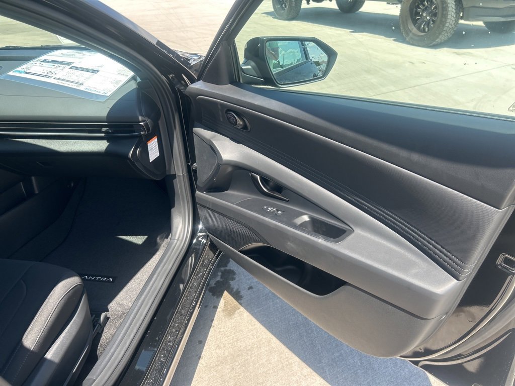 New 2025 Hyundai Elantra SEL image 27