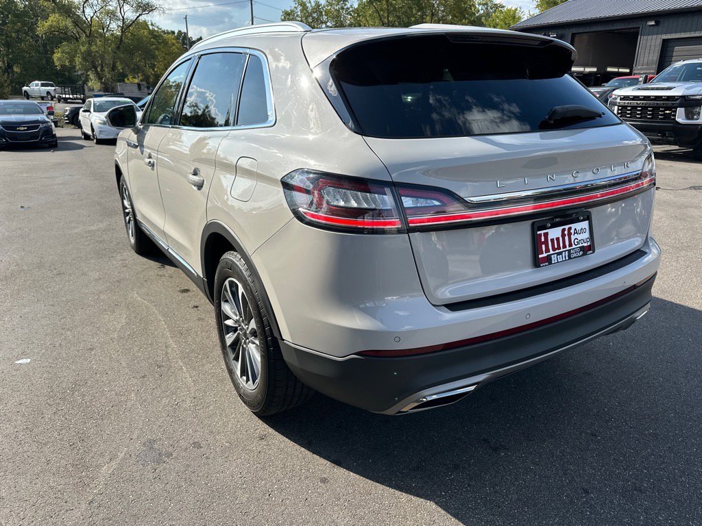 Used 2022 Lincoln Nautilus FWD w/ Premium Package image 5