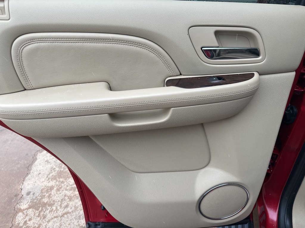 Used 2012 Cadillac Escalade Premium image 24