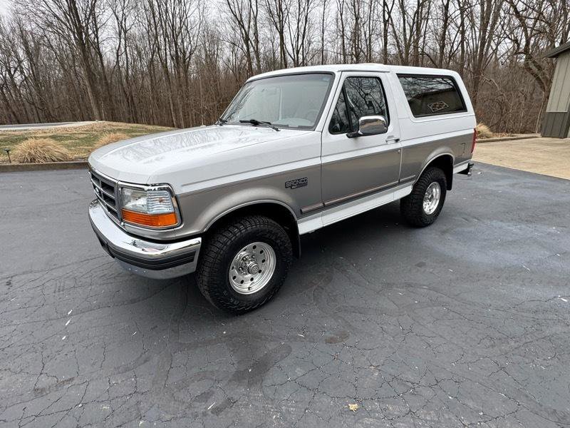 Used 1995 Ford Bronco XLT image 3