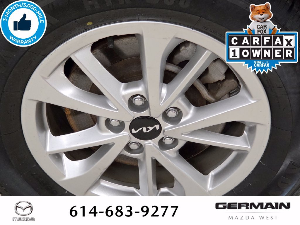 Used 2022 Kia Carnival LX FWD image 14