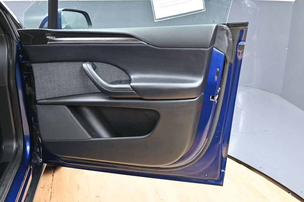 Used 2022 Tesla Model X image 46