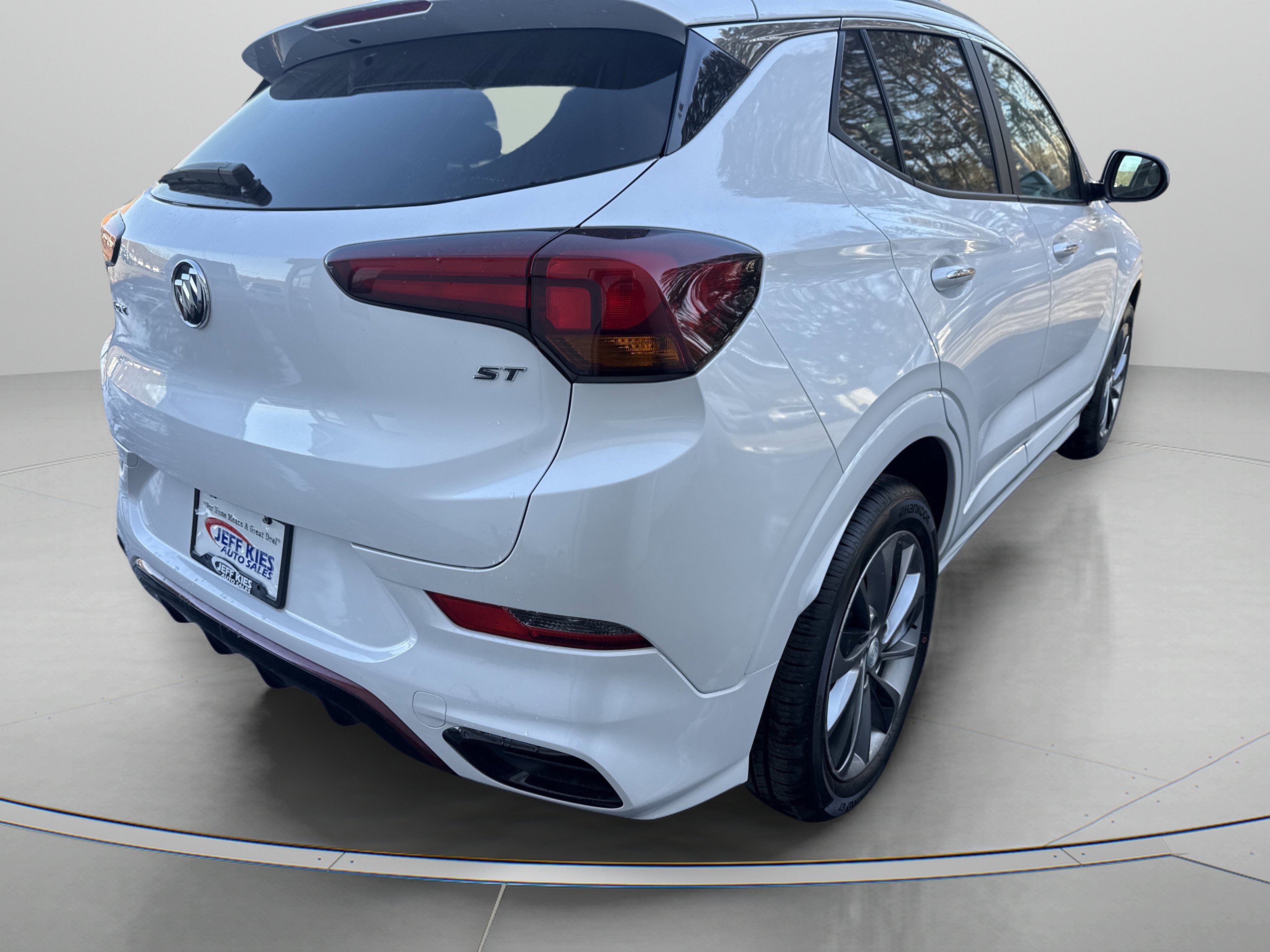 Used 2023 Buick Encore GX Select w/ Sport Touring Package image 5