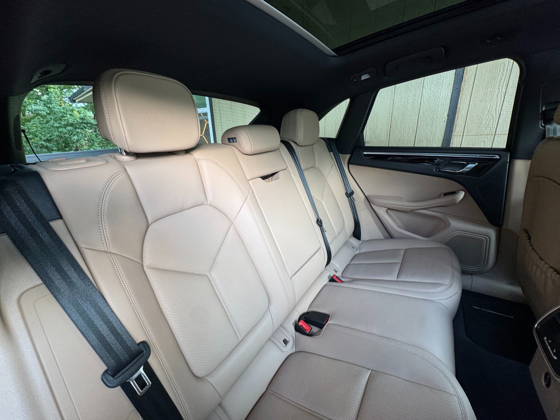 Used 2024 Porsche Macan AWD/4WD image 29
