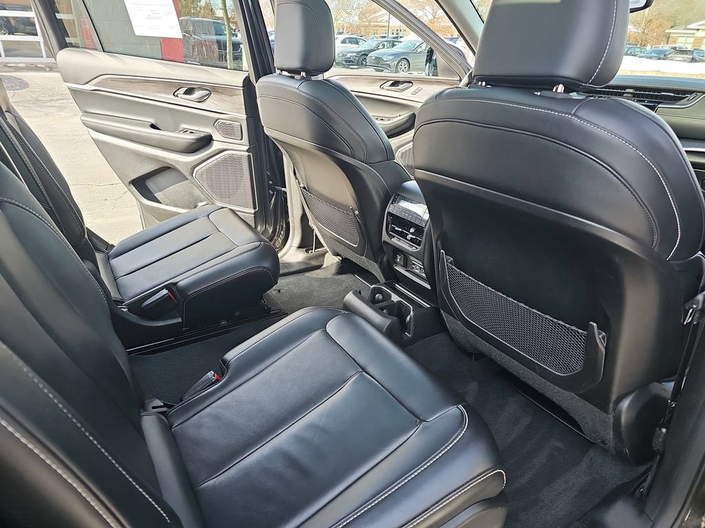 Used 2022 Jeep Grand Cherokee L Limited w/ Trailer Tow Group (B) image 11