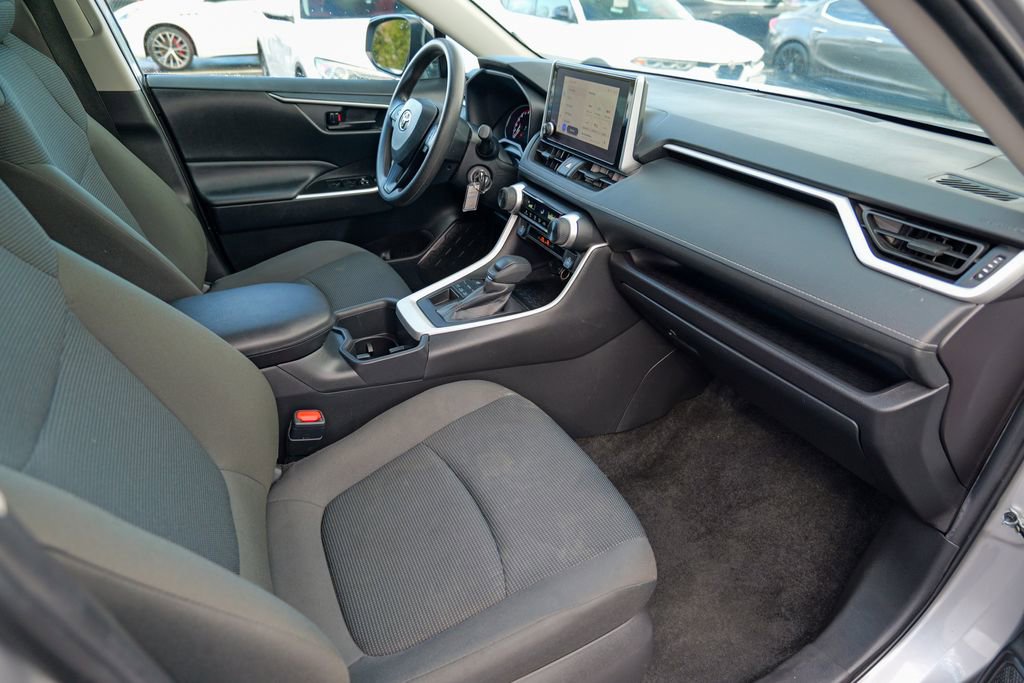 Used 2024 Toyota RAV4 LE AWD/4WD image 31