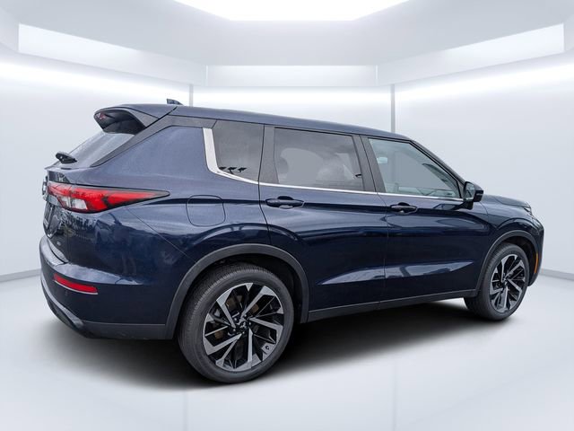 Used 2024 Mitsubishi Outlander SE FWD image 3