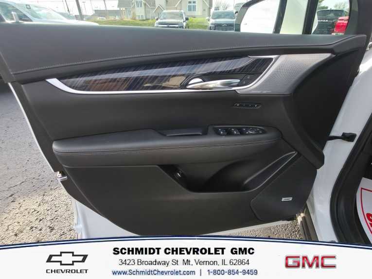 Used 2025 Cadillac XT6 Premium Luxury image 14