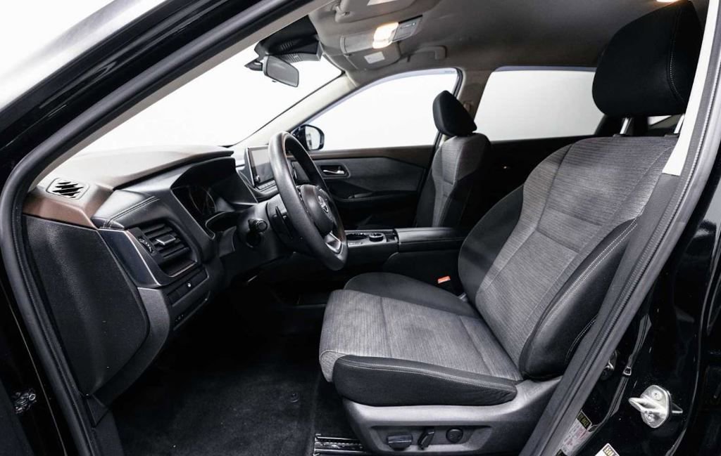 Used 2023 Nissan Rogue SV image 6