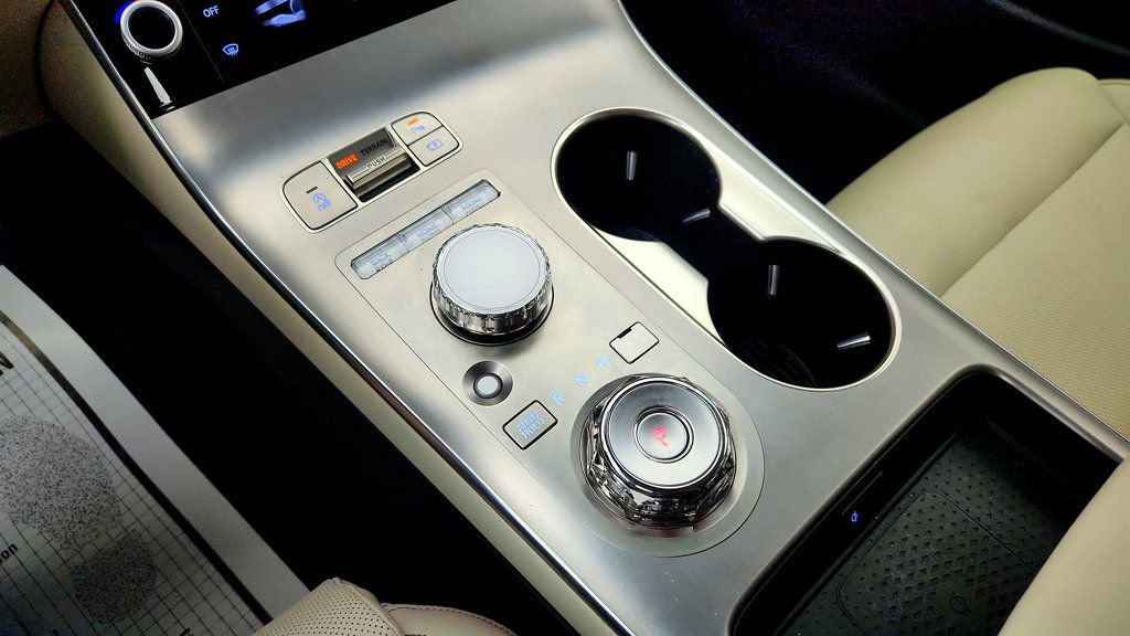 Used 2026 Genesis GV70 2.5T Select image 17