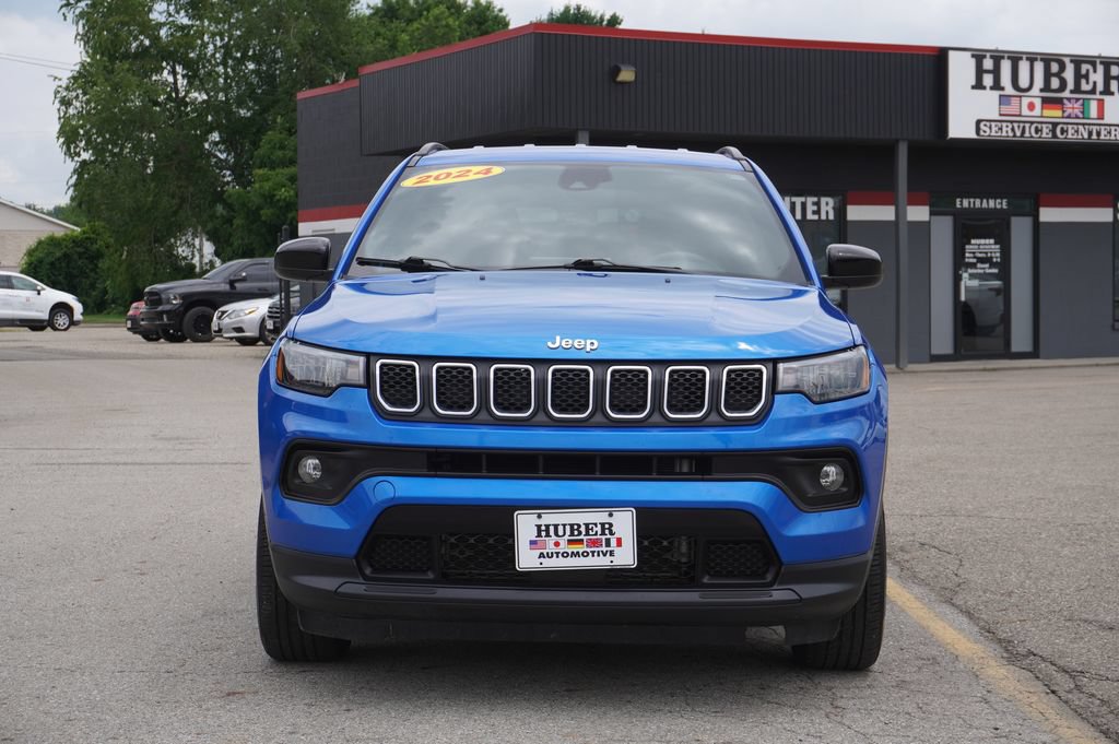 Used 2024 Jeep Compass Latitude AWD/4WD image 2