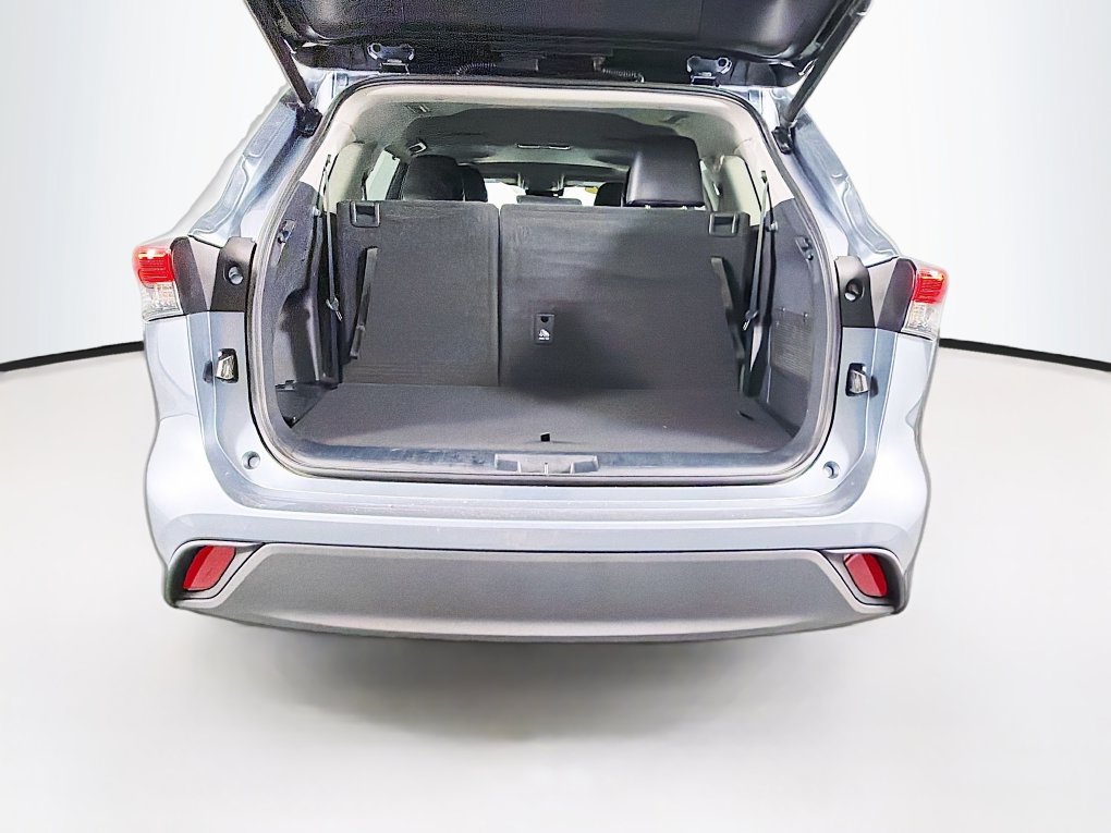 Used 2021 Toyota Highlander XLE AWD/4WD image 20