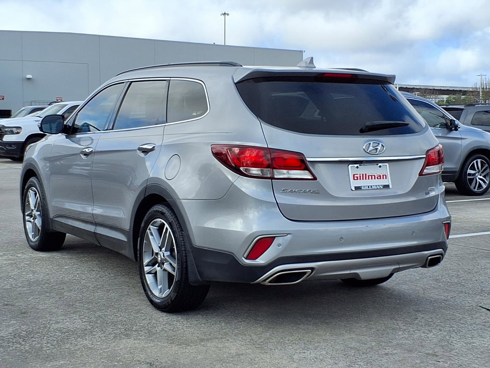 Used 2017 Hyundai Santa Fe SE FWD image 3