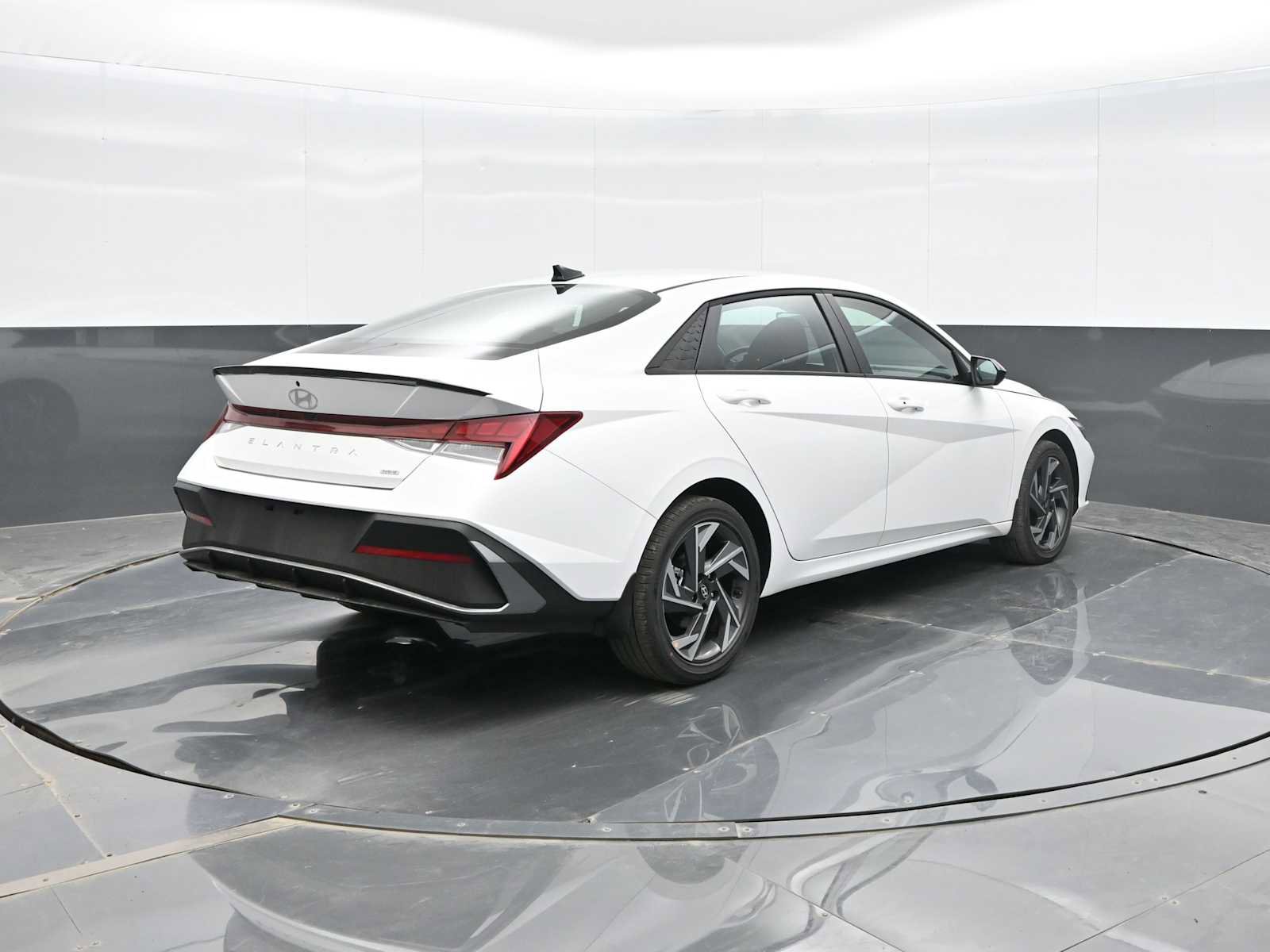 New 2025 Hyundai Elantra SEL image 7