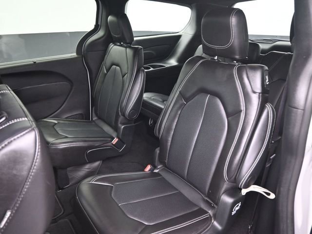 Used 2025 Chrysler Pacifica Select FWD image 12