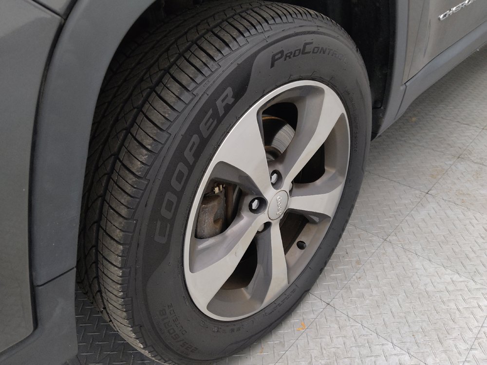 Used 2019 Jeep Cherokee Limited AWD/4WD image 31