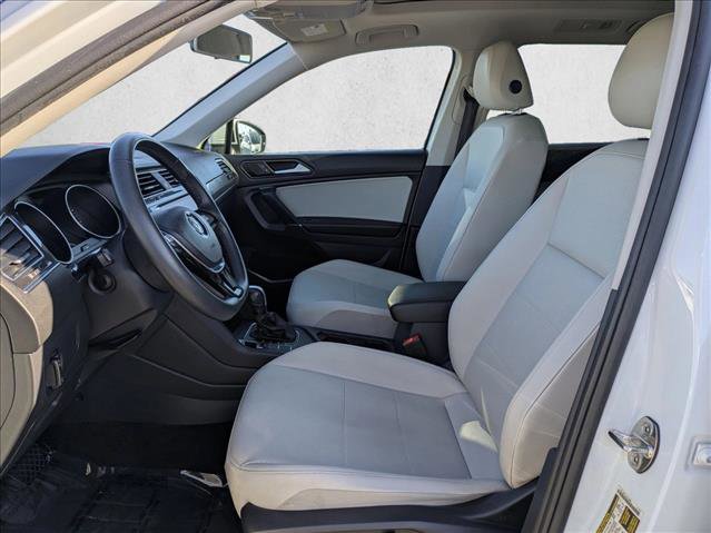 Used 2020 Volkswagen Tiguan SE w/ Panoramic Sunroof Package image 16