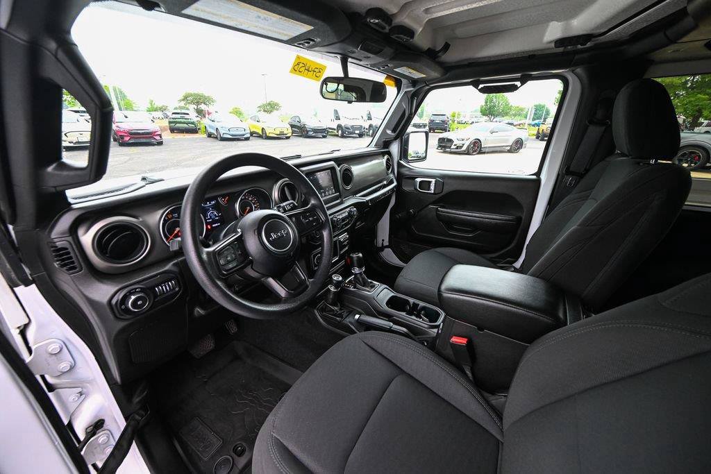 Used 2022 Jeep Wrangler Sport AWD/4WD image 17