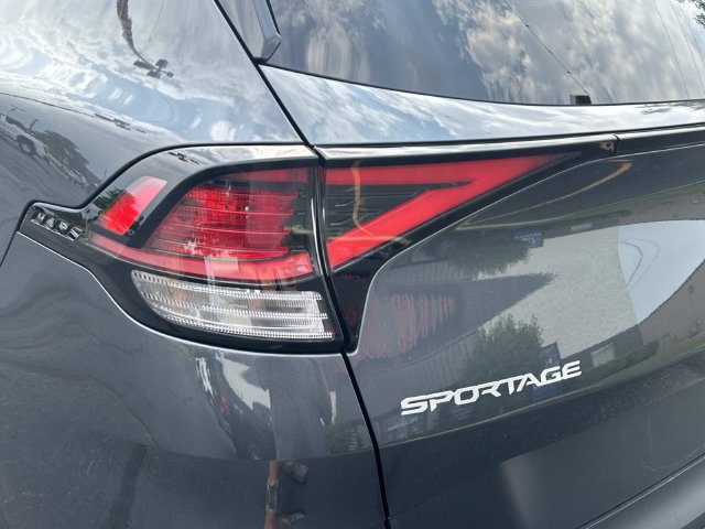 Used 2023 Kia Sportage LX AWD/4WD image 14