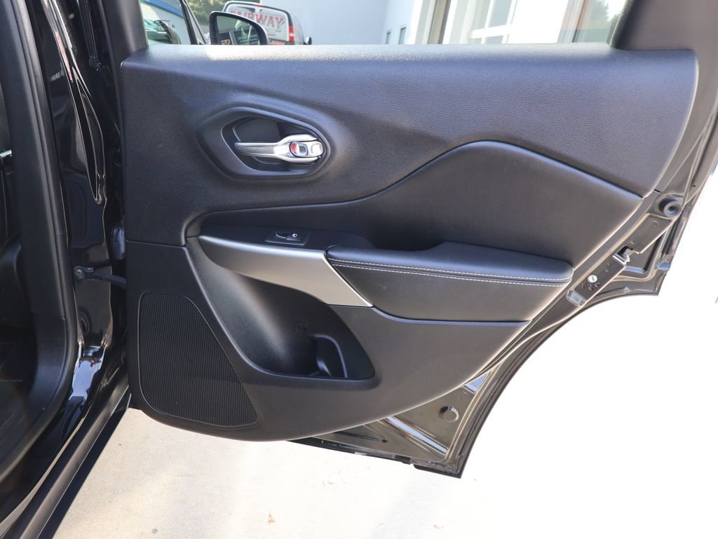 Used 2021 Jeep Cherokee Latitude Lux 80th Anniv w/ Quick Order Package 26U 80TH AWD/4WD image 30