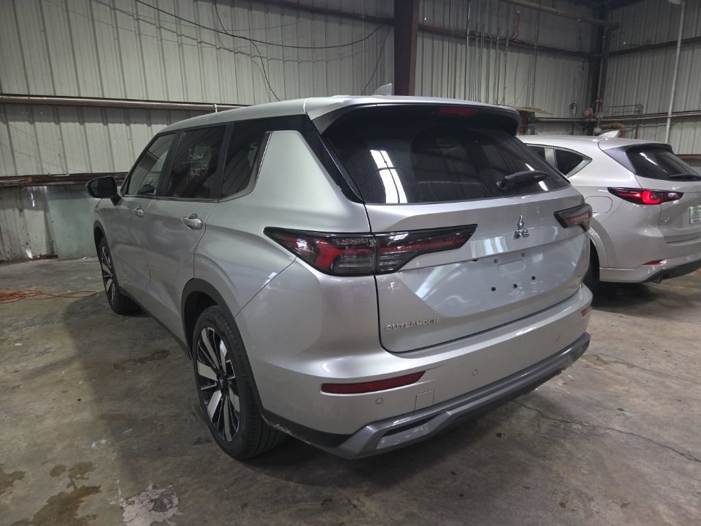 Used 2025 Mitsubishi Outlander SE AWD/4WD image 8