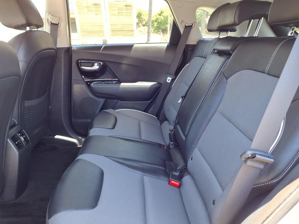 Certified 2022 Kia Niro EX FWD image 10