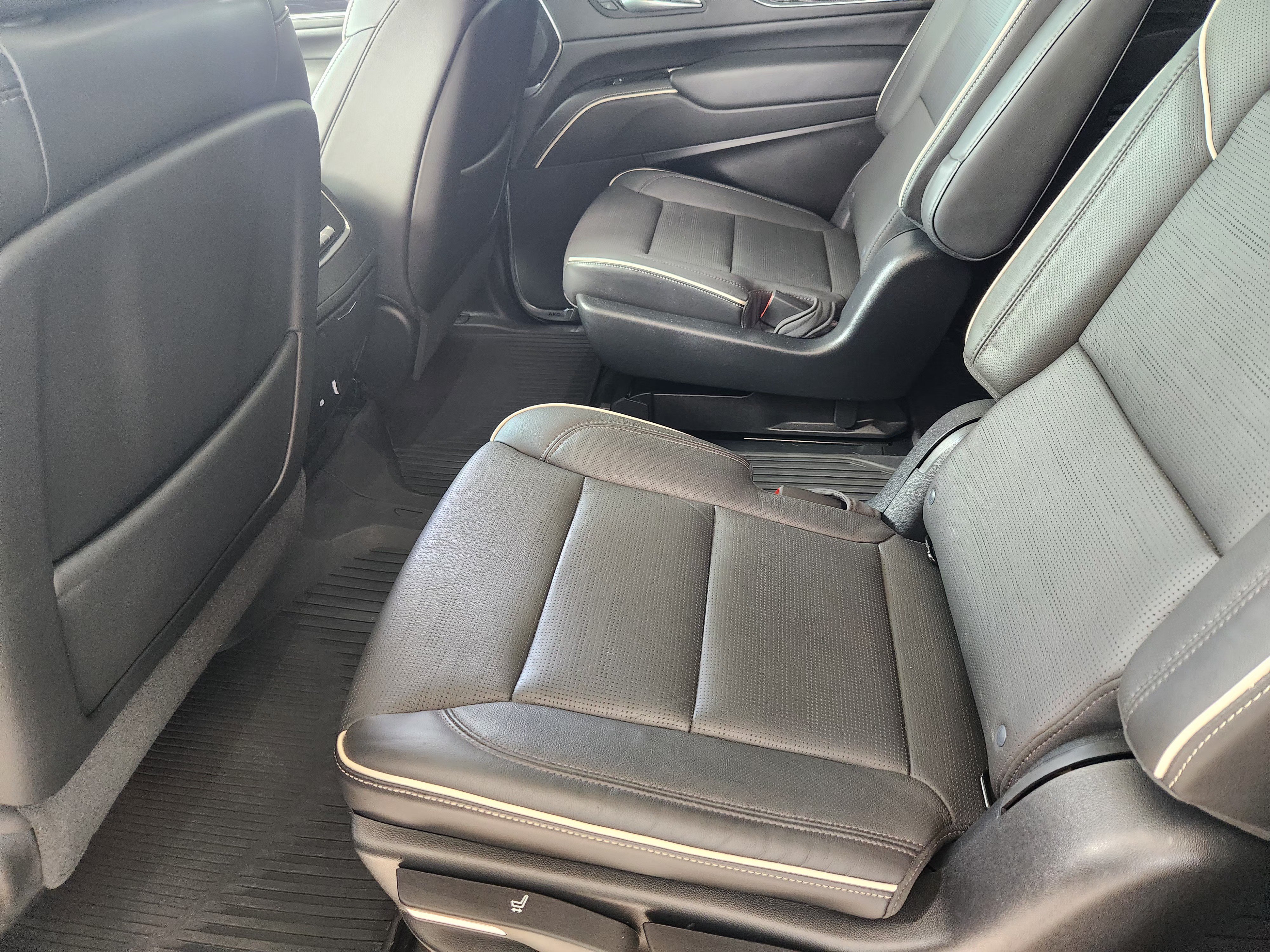 Used 2023 Cadillac Escalade ESV Sport w/ Touring Package AWD/4WD image 29